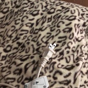 Electric heating blanket
